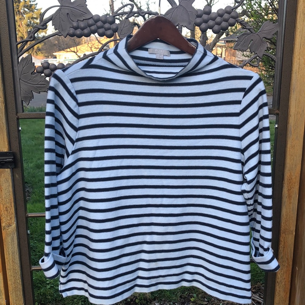 PURE Collection light blue and navy stripe 3/4 sleeve knit top size 8/10